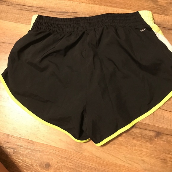 Nike running shorts - Picture 3 of 3