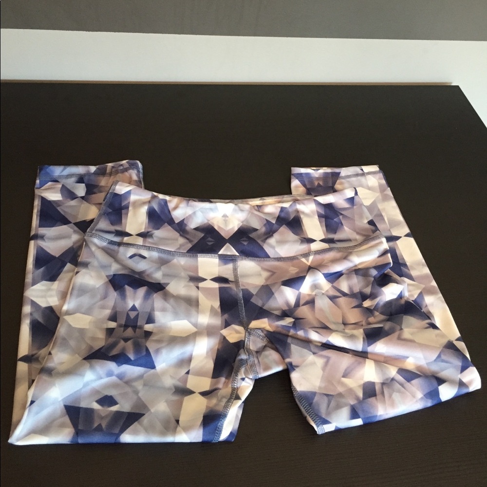 Gorgeous geometric leggings