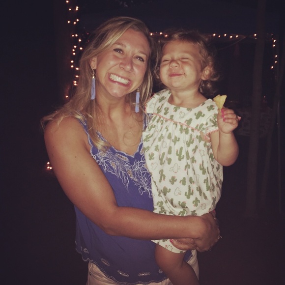 Meet your Posher, Hillary - Picture 2 of 3