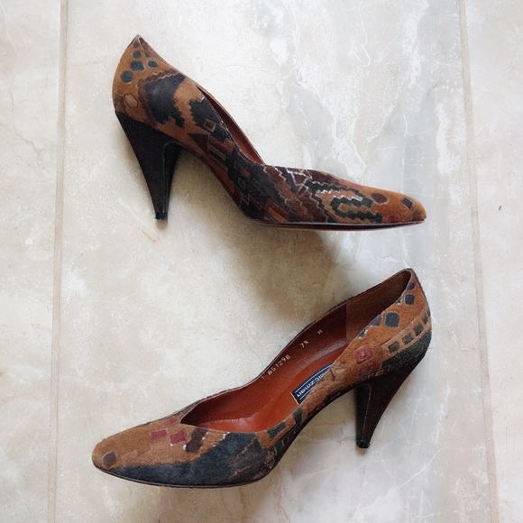 Vintage 1990s Stuart Weitzman Tapestry Print Suede Midi Pump 7.5 - Picture 2 of 8