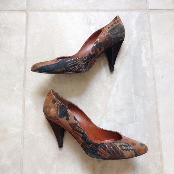 Vintage 1990s Stuart Weitzman Tapestry Print Suede Midi Pump 7.5 - Picture 3 of 8