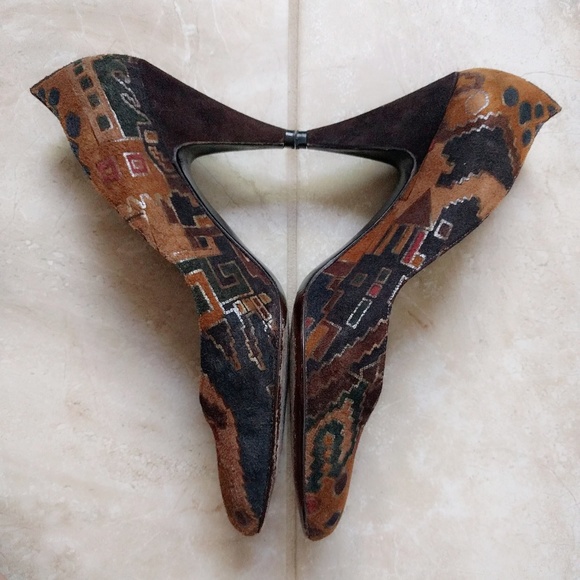 Vintage 1990s Stuart Weitzman Tapestry Print Suede Midi Pump 7.5 - Picture 6 of 8