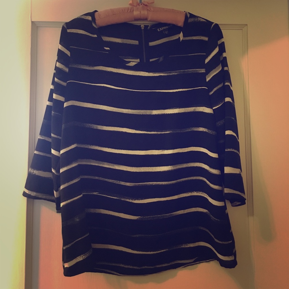 Express 3/4 sleeve flowy top