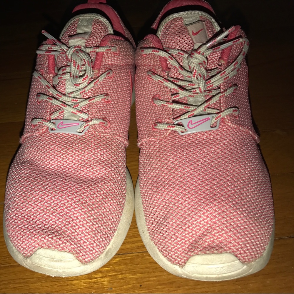 Pink Nike roshe - Picture 4 of 5