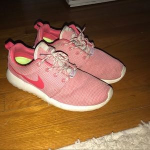 Pink Nike roshe
