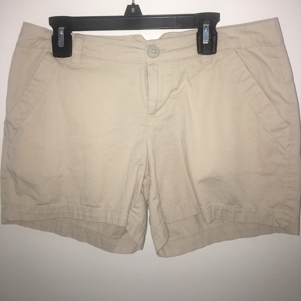 Khaki Columbia shorts
