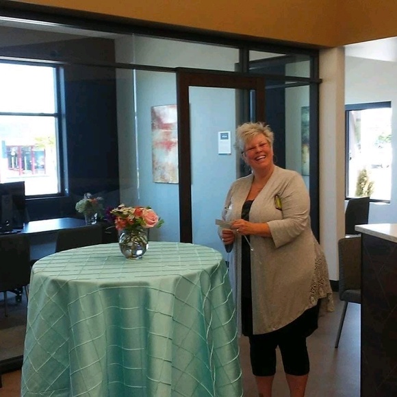 Meet your Posher, Karin - Picture 1 of 1