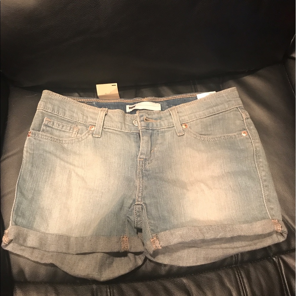 Levi boyfriend style shorts