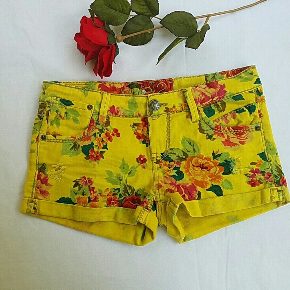 RUE21 SHORTS. SIZE 3/4