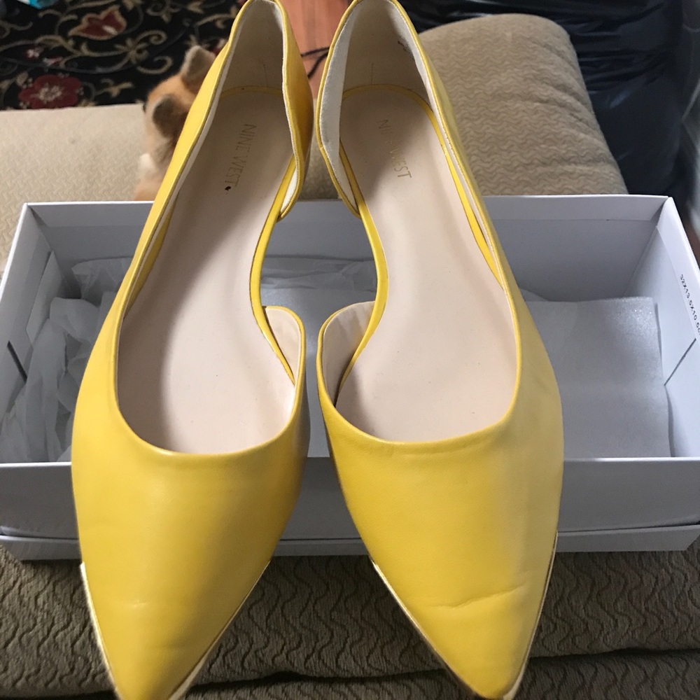 Yellow pointy toe flats
