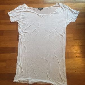 Express tee with starburst on shoulder