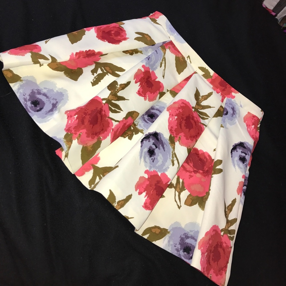 Forever 21 Skirt. like new condition! Sz 29💞
