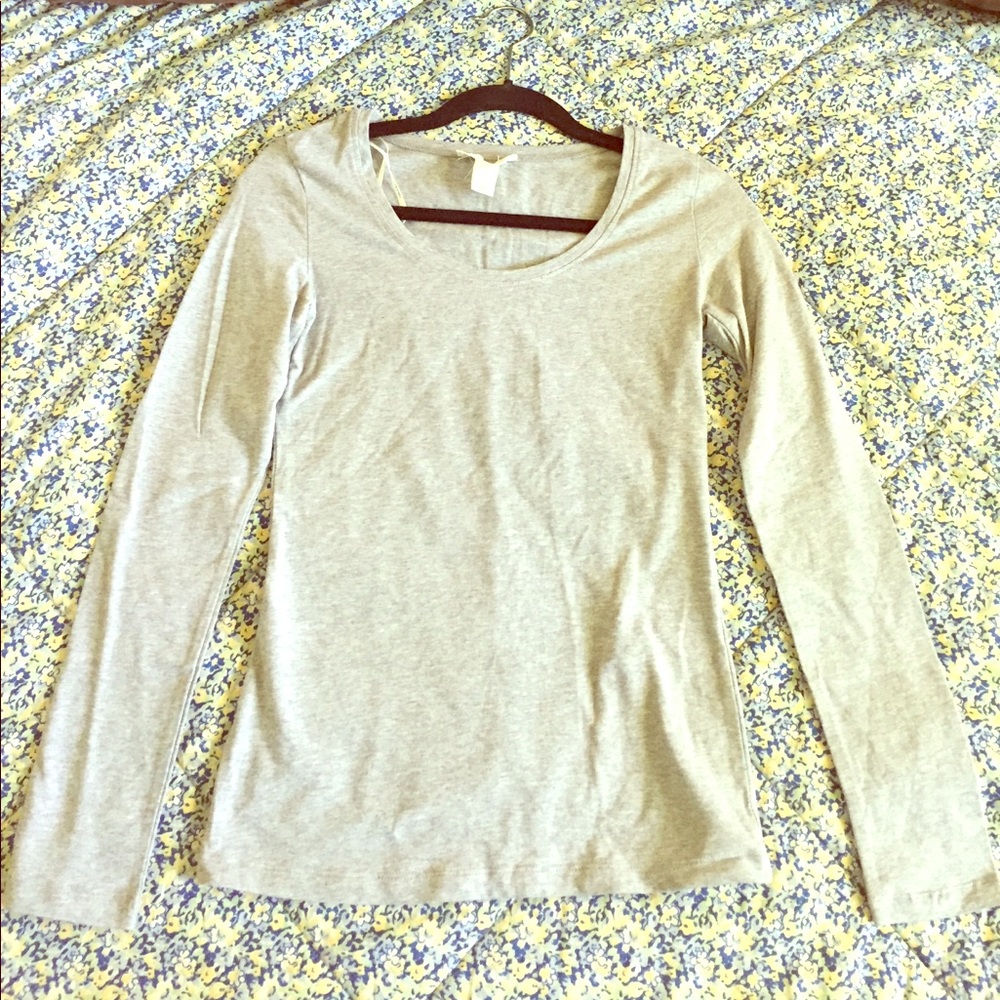 Super comfy plain gray long sleeve shirt