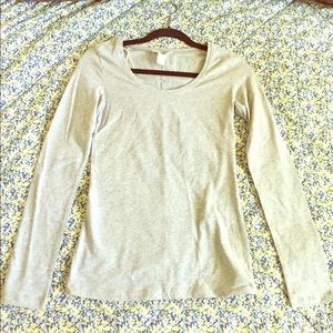 Super comfy plain gray long sleeve shirt