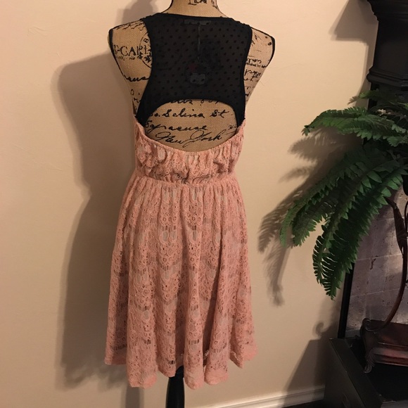 Hazel Lace Dress - Picture 4 of 8