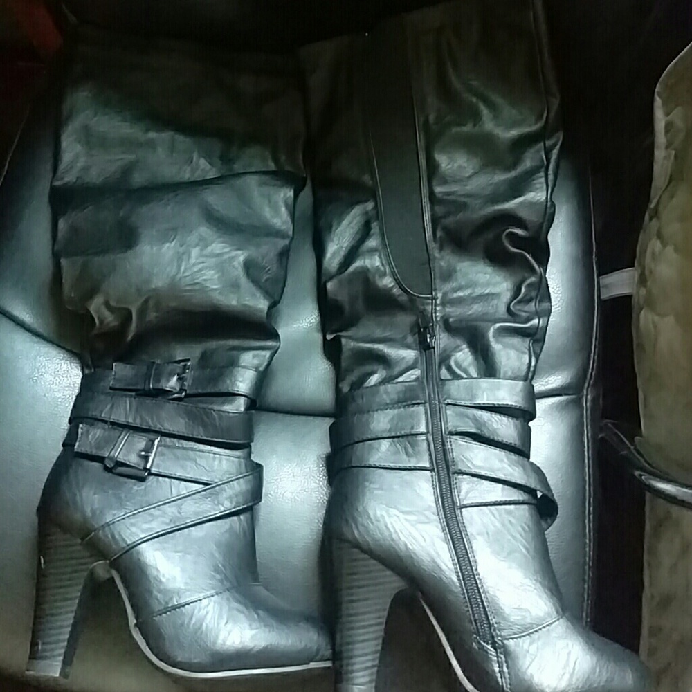 High heal boots ***Reduced price*** was asking 25