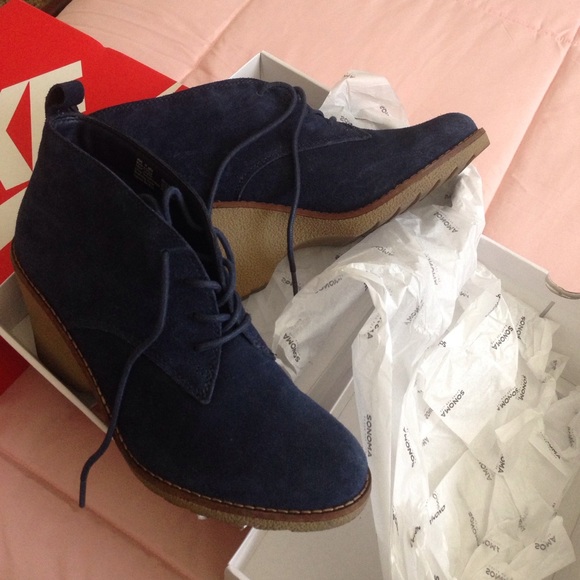 Shoes - Picture 1 of 2