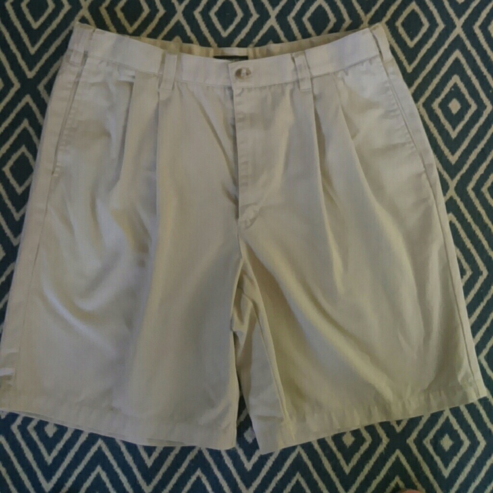{Cherokee} Bermuda shorts