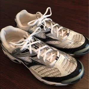 Women's Mizuno Wave Lightning 6 Volleyball shoe