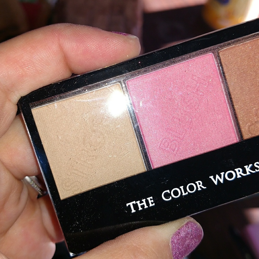Contour blush