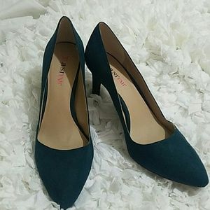 Brand new hunter green JustFab heels