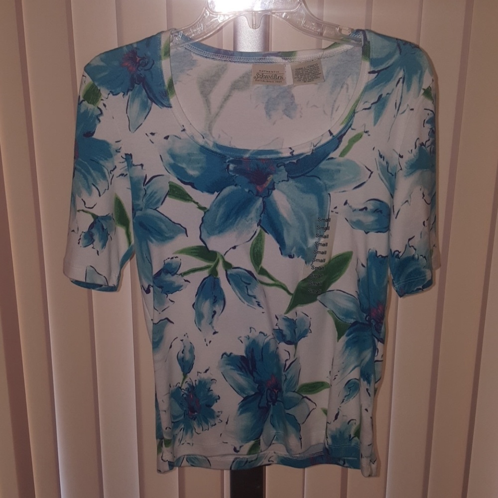 ST. JOHN'S BAY SHORT SLEEVE SHIRT