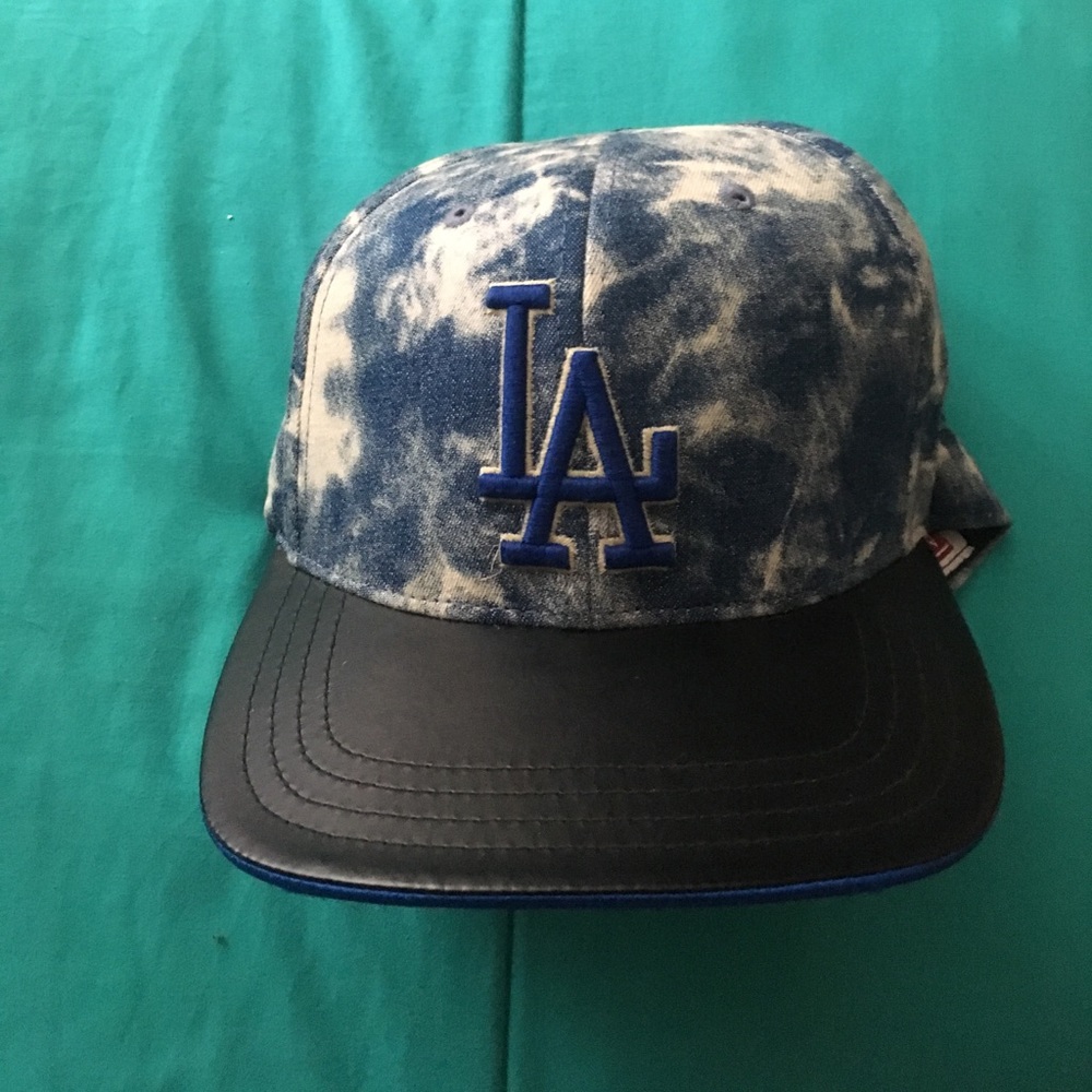 LA fitted cap