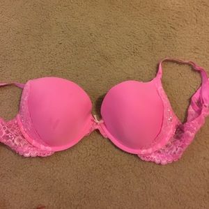 Victoria's secret push up bra, detail shown