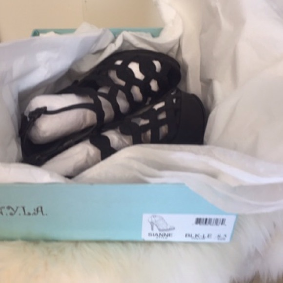 N.Y.L.A Platform Sianne Sandals - Picture 3 of 5