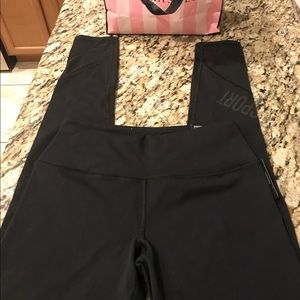 💕NWT Victoria Sport NEW Mesh Tights 🆕 Listing!