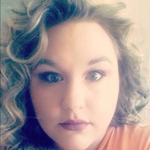 Meet your Posher, Lydia