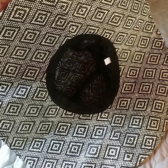 Hat - Picture 3 of 3