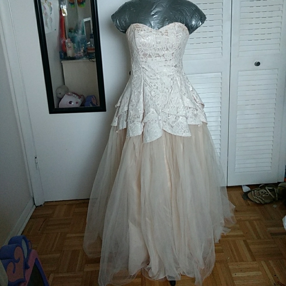 Lace and tuell dress (prom, wedding, bridesmaid)