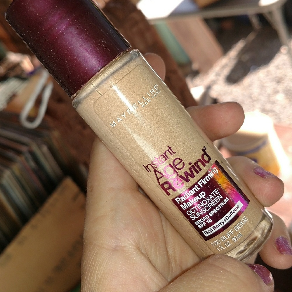 Maybelline agree twins foundation
