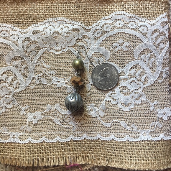 Simple dangle earring! - Picture 2 of 2