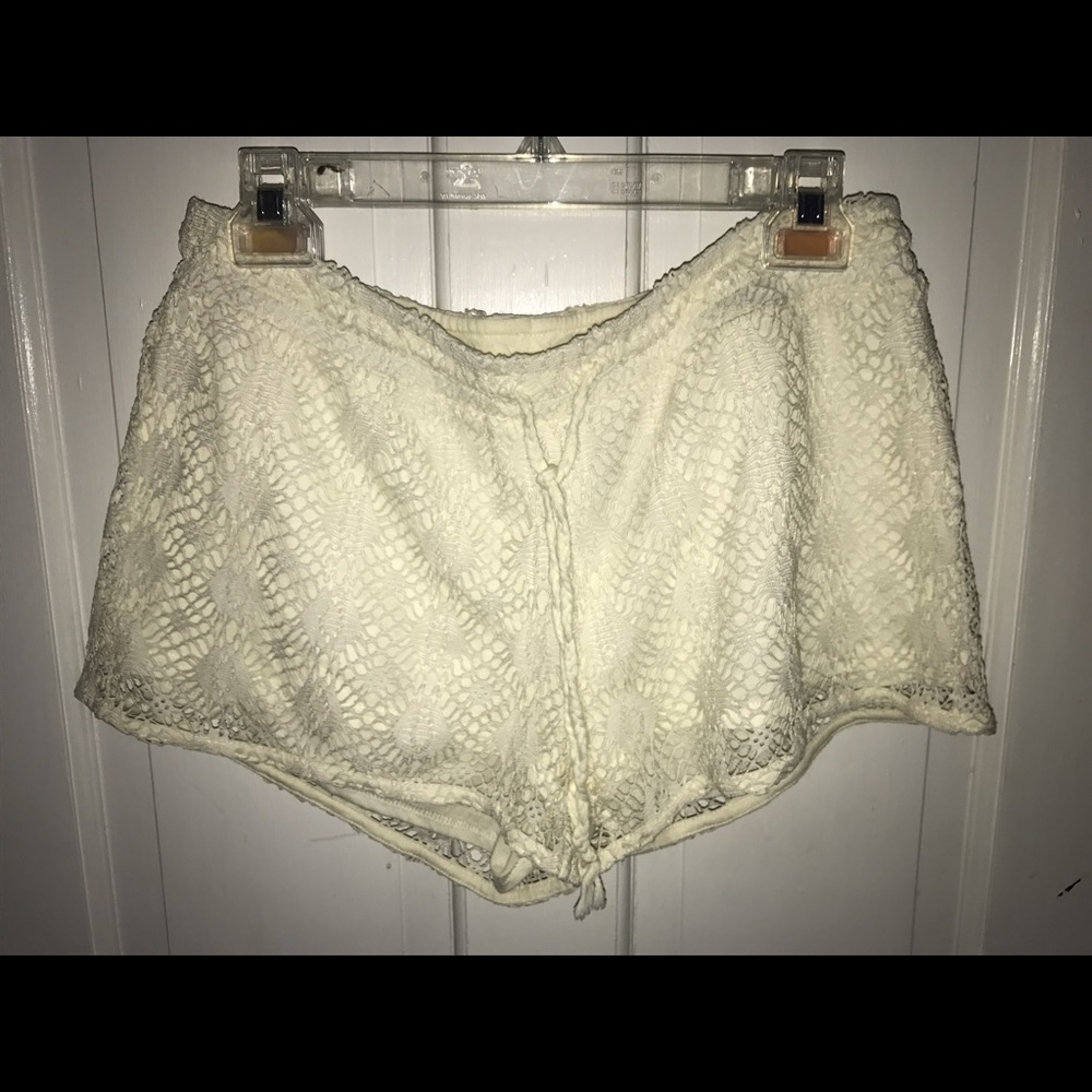 Lace fabric shorts