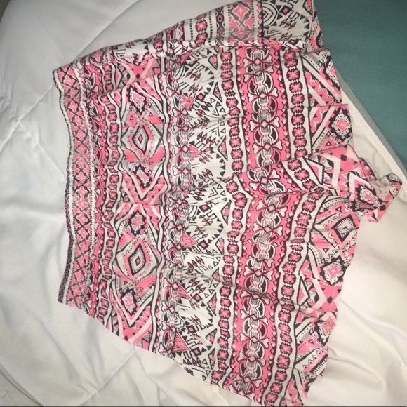 pink and white soft shorts - Picture 3 of 5