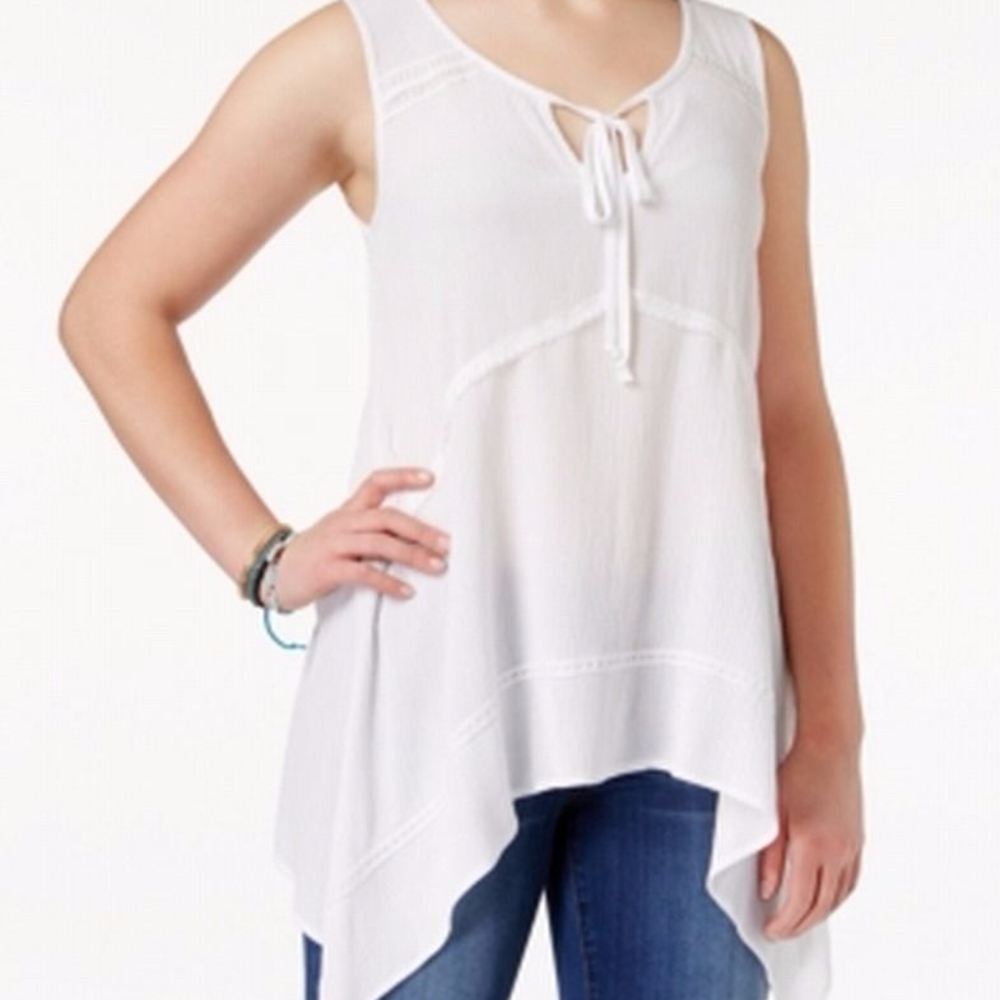 STOOSH Junior Lace Trim Sharkbite Hem Top $34
