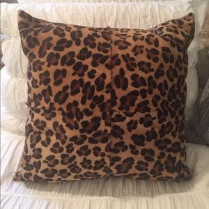 100% Genuine cowhide leather throw pillow. NEW