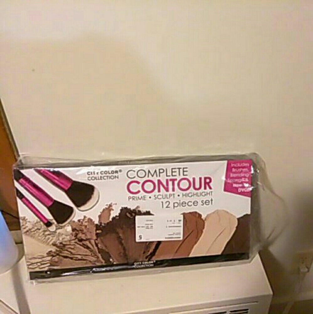 Contour make up kit
