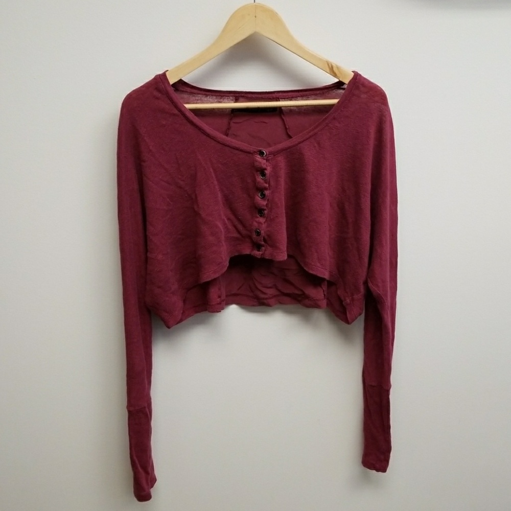 Long sleeved maroon crop top
