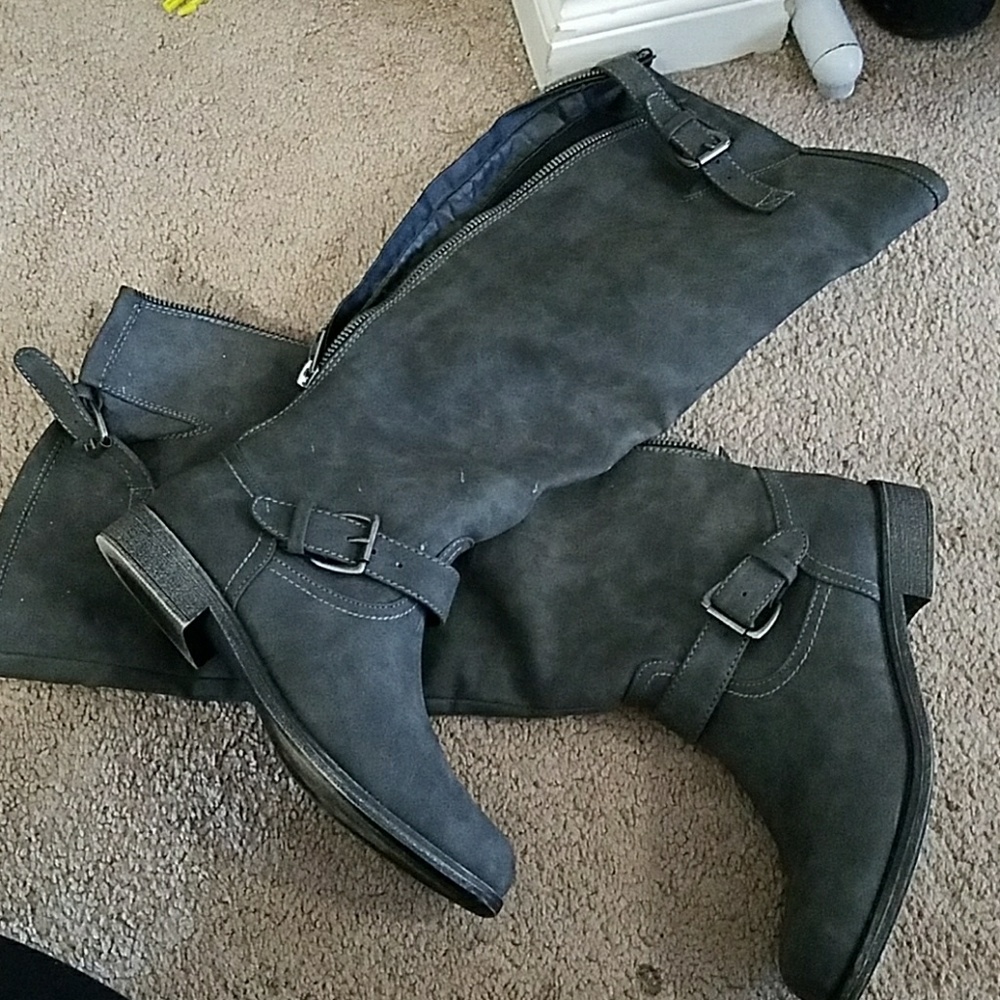 Grey boots