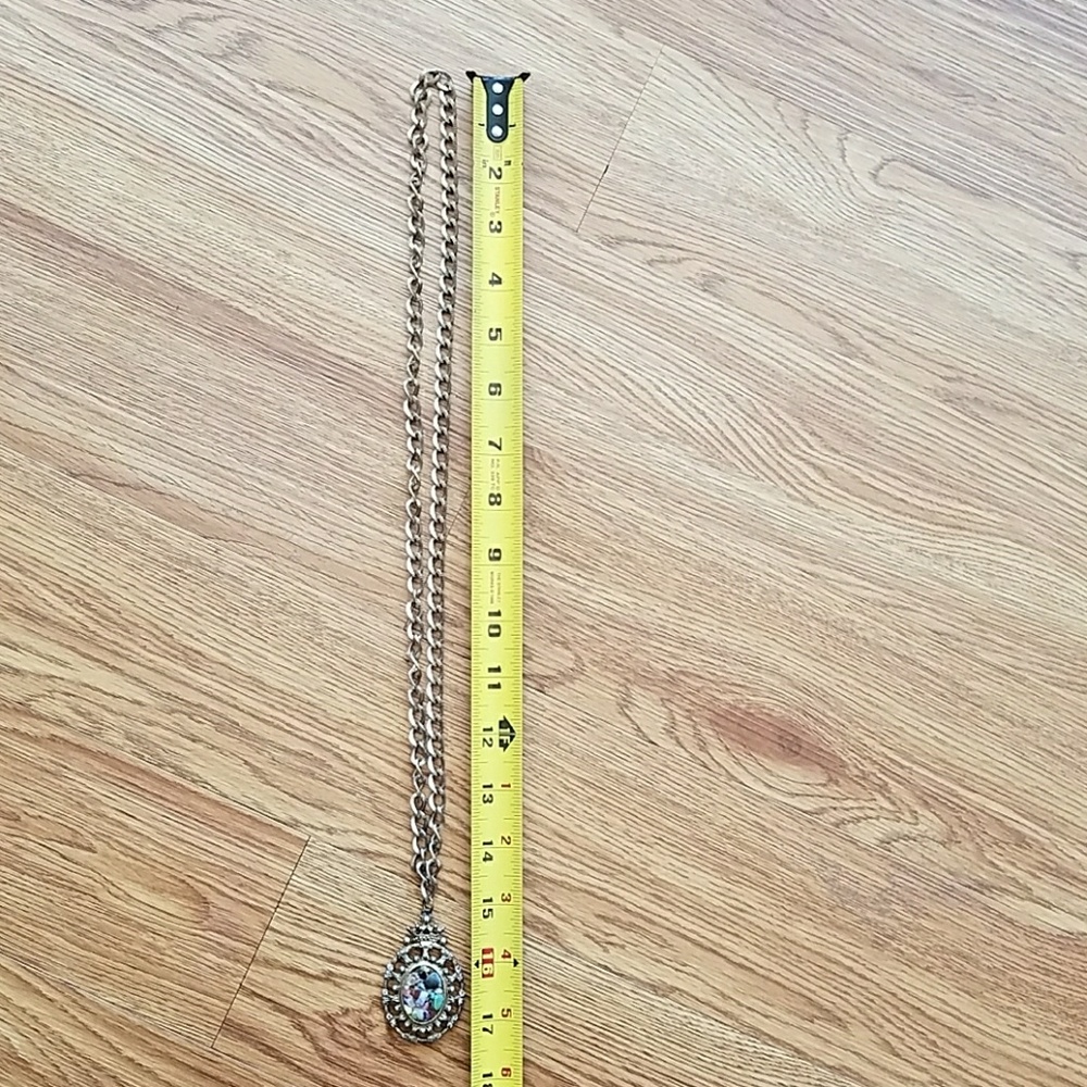 Unique Neclace - Picture 2 of 3