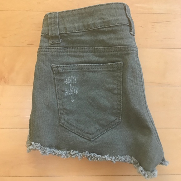 🎉3/$20 F21 Olive Cut-Off Shorts - Picture 3 of 6