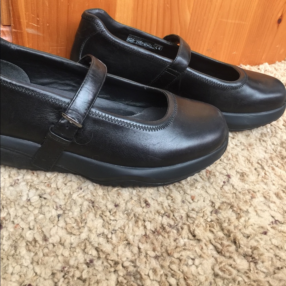 MBT size 9 black Maryjane's