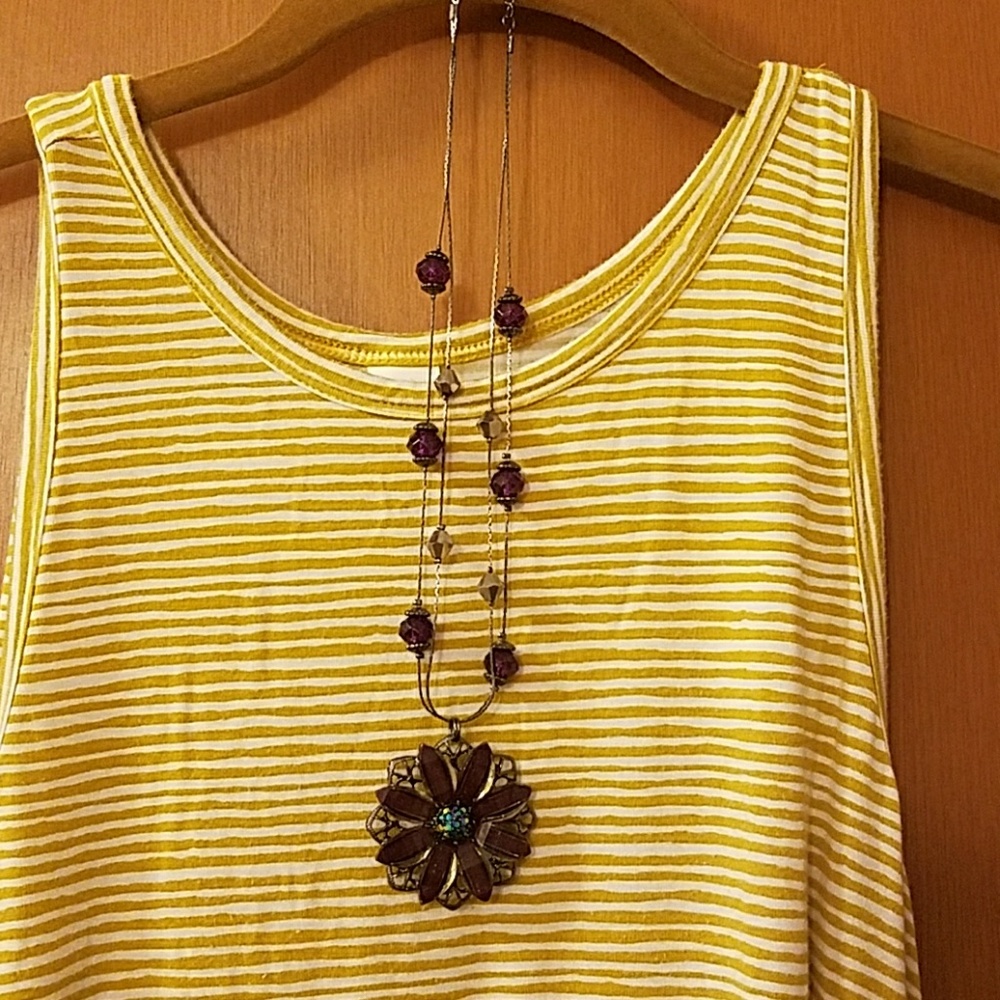 Flower pendant necklace