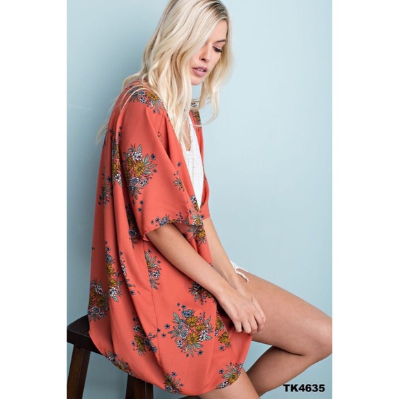 • LAST• Cross The Garden Floral Kimono - Picture 2 of 5