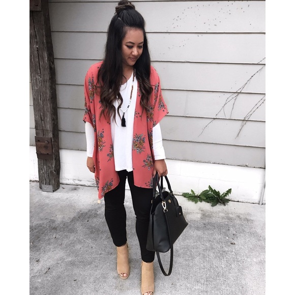 likeNarly Tops - • LAST• Cross The Garden Floral Kimono