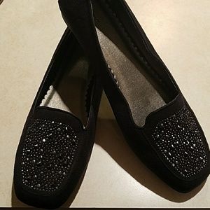 NWOT Avenue flats size 11