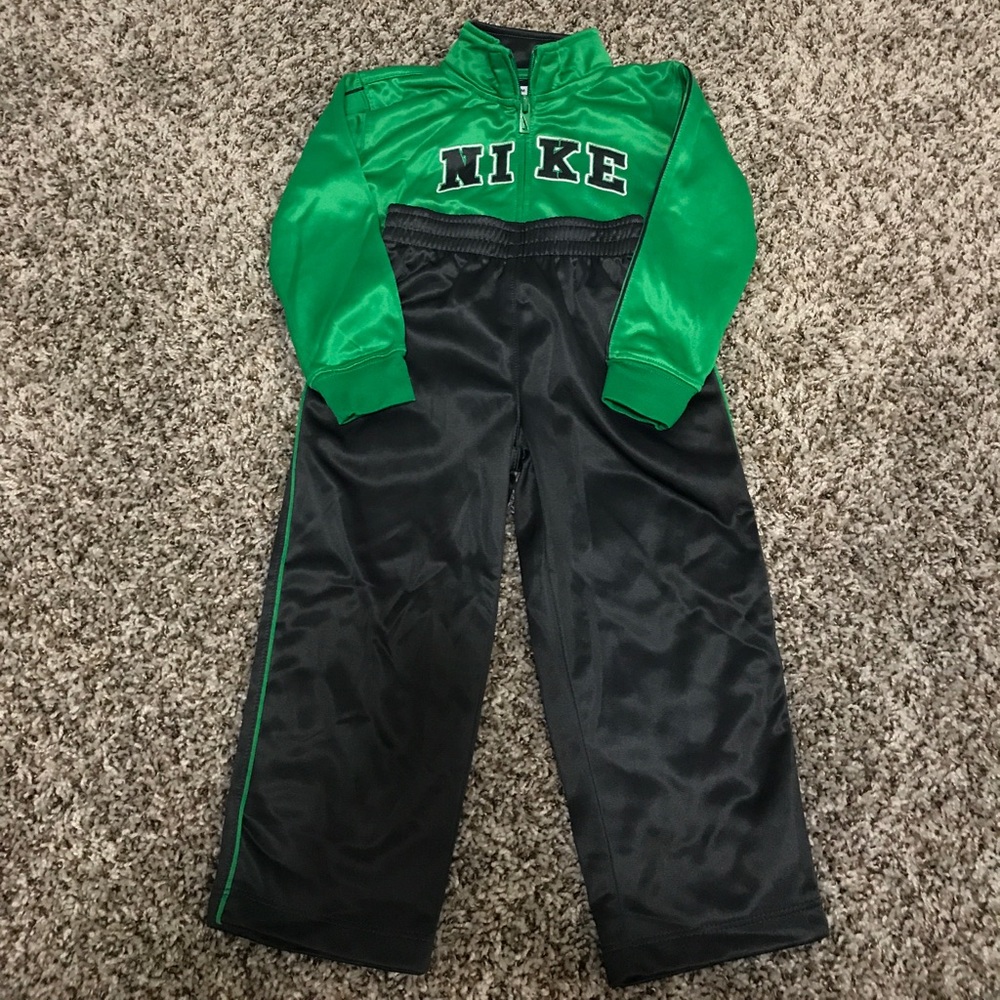 New!! Nike Gray and Green Set/ NO Trades